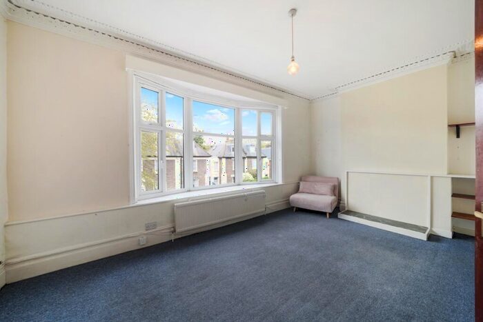 4 Bedroom Flat To Rent In Middle Lane, Crouch End, N8