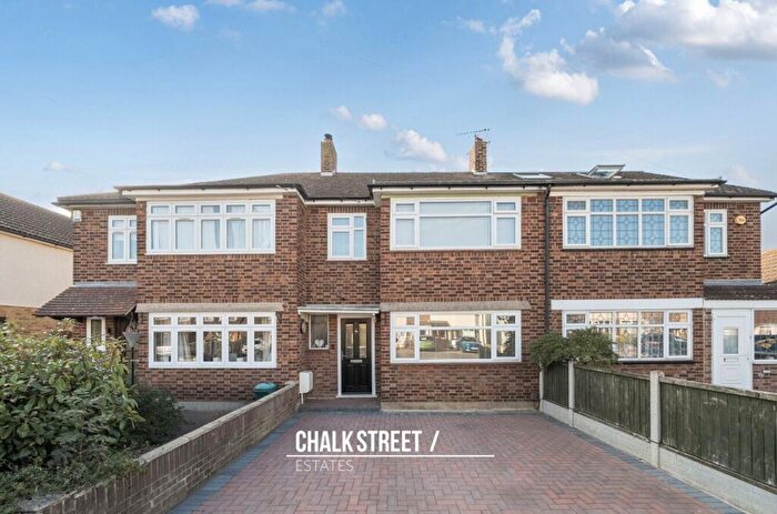 3 Bedroom Terraced House For Sale In Roseberry Gardens, Upminster, RM14