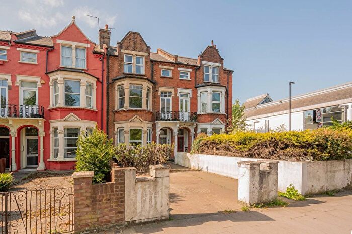 1 Bedroom Flat To Rent In Poynders Road, Balham, SW4