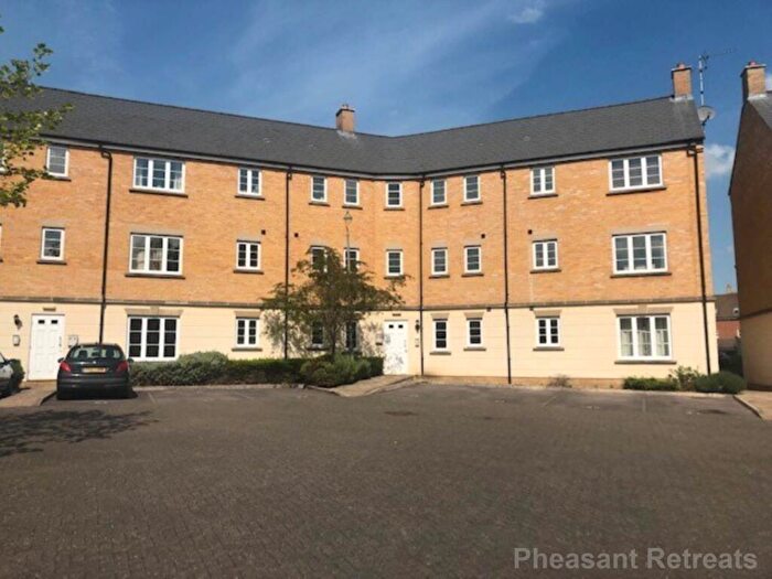 2 Bedroom Flat To Rent In Harvest Way, Madley Park, OX28