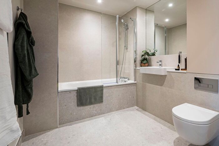 1 Bedroom Flat To Rent In Hayes, UB3