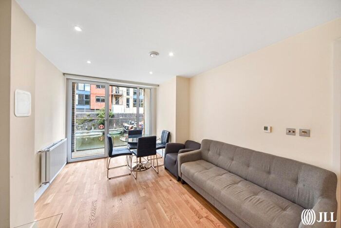 2 Bedroom Apartment For Sale In St. Annes Street London, E14