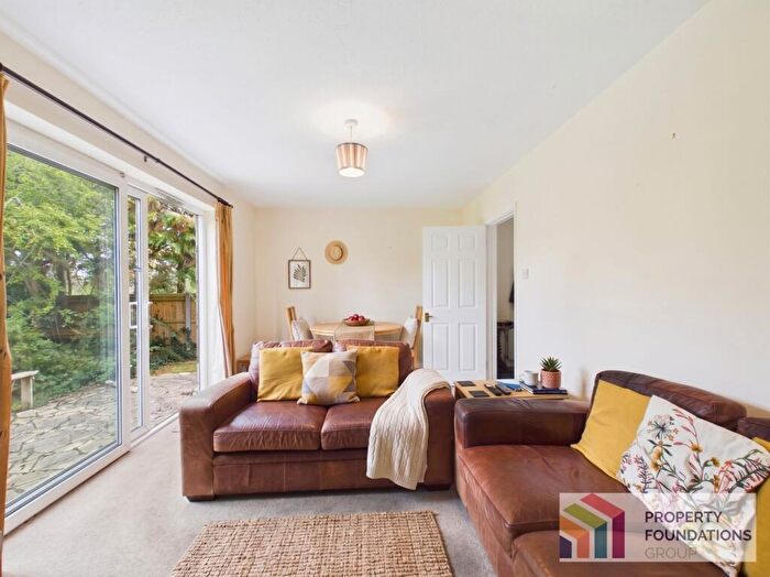 2 Bedroom Semi-Detached Bungalow To Rent In New Lane Hill, Tilehurst, RG30
