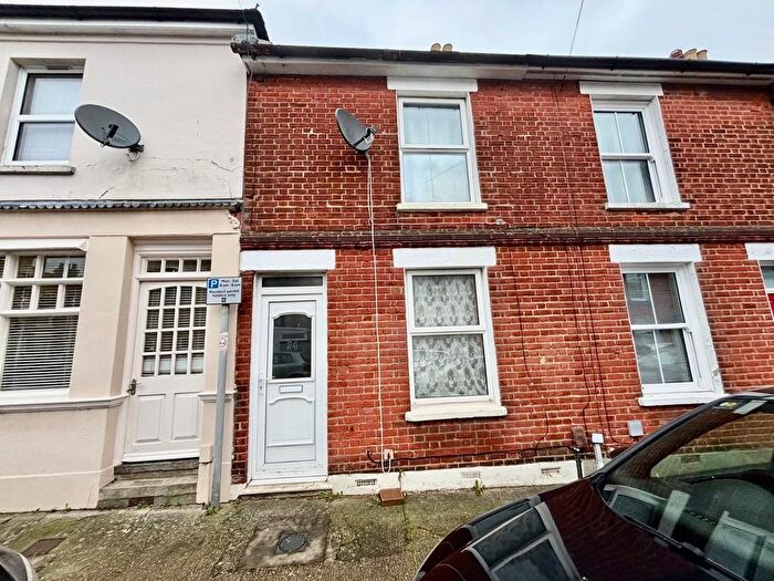 2 Bedroom Terraced House To Rent In East Street, Salisbury, SP2