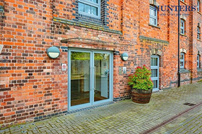 2 Bedroom Flat For Sale In Cairns Close, Lichfield, WS14