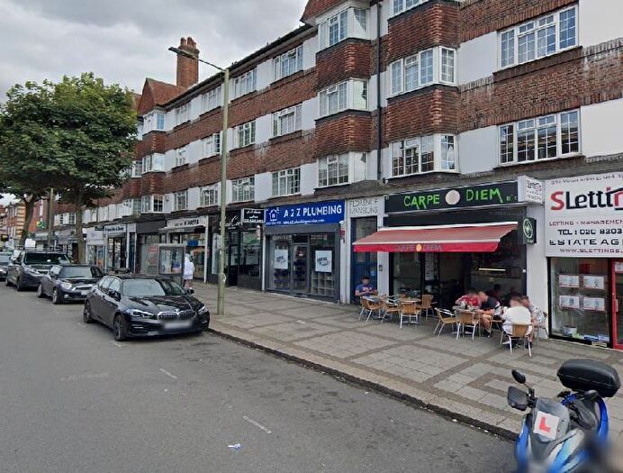 2 Bedroom Apartment To Rent In Florence Mansions, Vivian Avenue, London, NW4