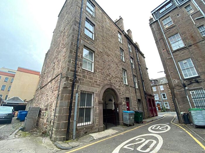 4 Bedroom Flat To Rent In Nethergate, Dundee, DD1