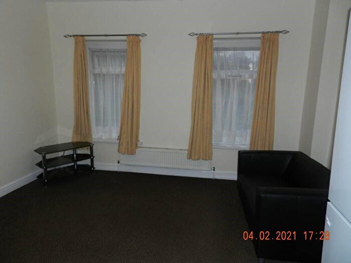 3 Bedroom Flat To Rent In Allensbank Road, Heath, CF14