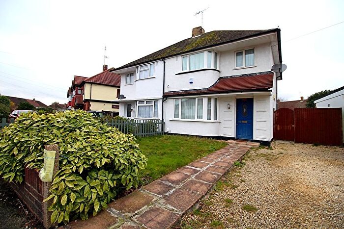 3 Bedroom Semi-Detached House To Rent In Ashridge Way, Sunbury-On-Thames, TW16
