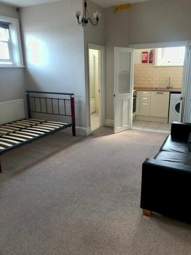 Studio To Rent In Grand Parade, Green Lanes, London, N4