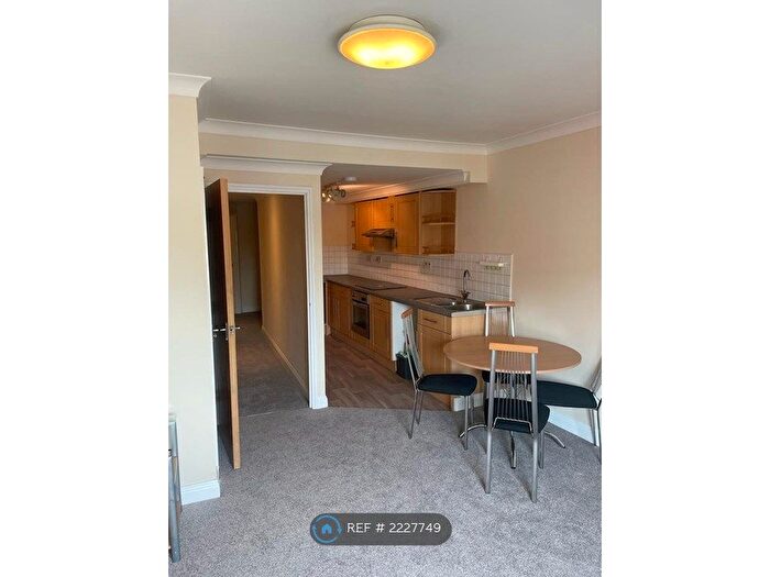 3 Bedroom Flat To Rent In Oxon Court, Portsmouth, PO1
