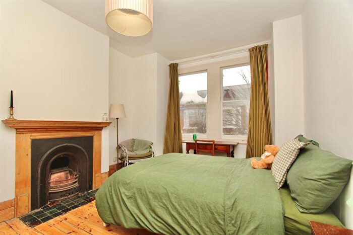 2 Bedroom Flat To Rent In Princess May Road, N16