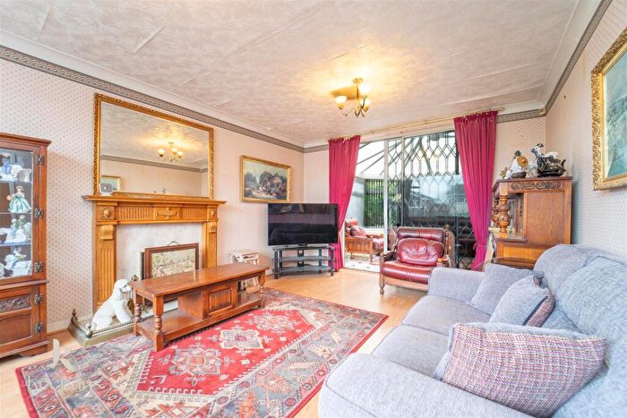 3 Bedroom Detached House For Sale In Heapy Close, Bury, BL8