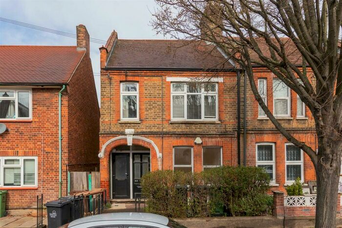 2 Bedroom Apartment To Rent In Chewton Road, Walthamstow, E17