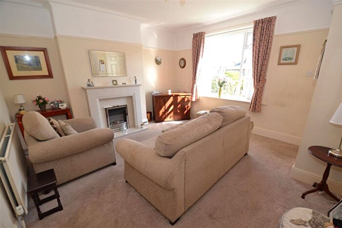 3 Bedroom Terraced House For Sale In Delph Terrace, Clayton, Bradford, BD14