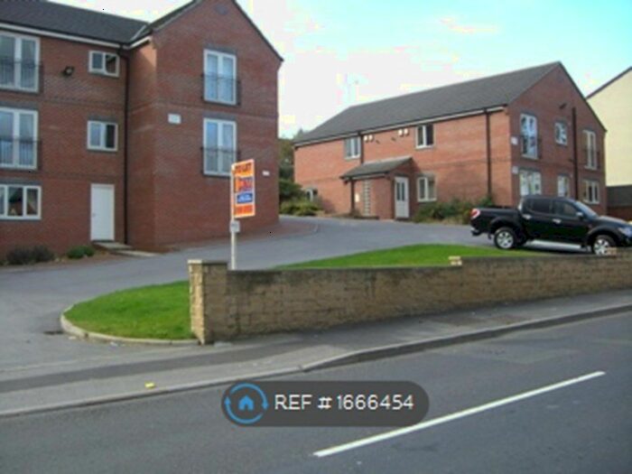 2 Bedroom Flat To Rent In Chantry Court, Morley, Leeds, LS27