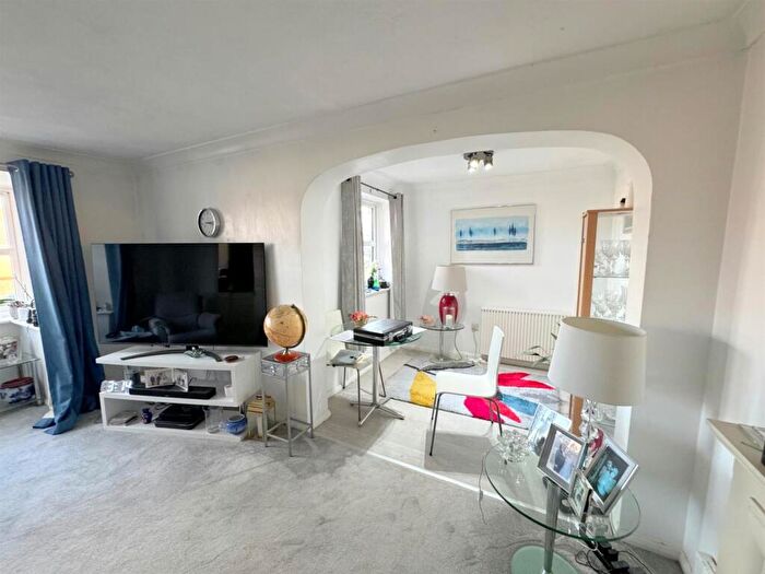 2 Bedroom Flat For Sale In Hudson Close, Eastbourne, BN23