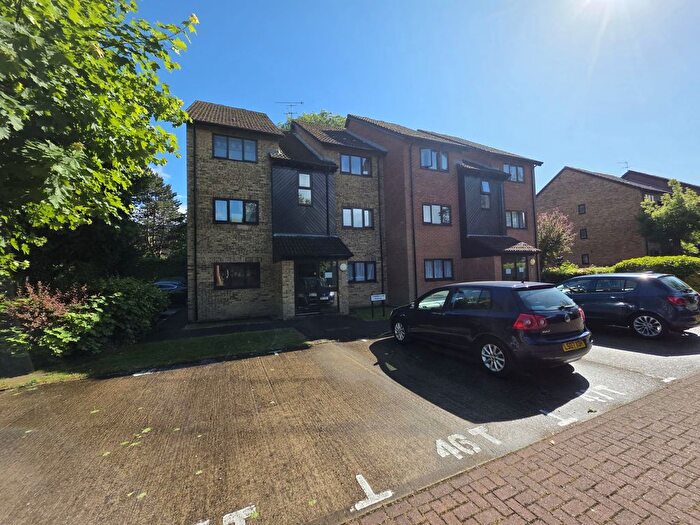 1 Bedroom Flat For Sale In Turnpike Lane, Uxbridge, UB10