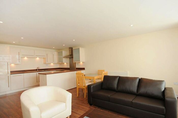 2 Bedroom Flat For Sale In Drift Court, Docklands, London, E16