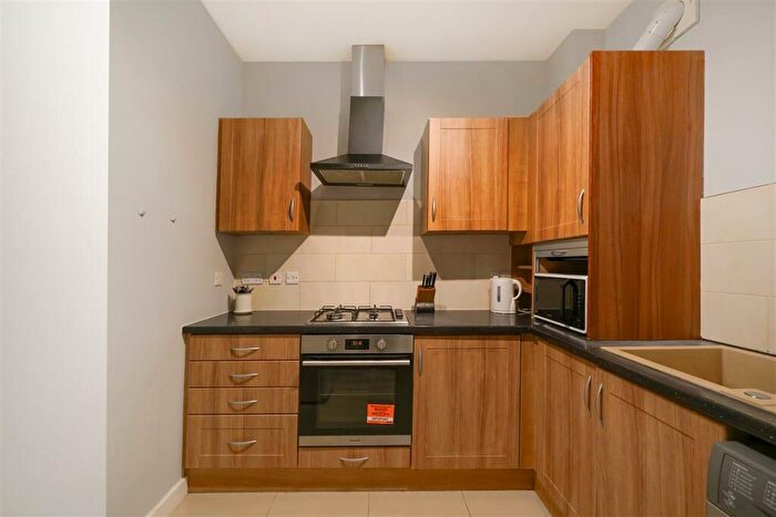 3 Bedroom Flat To Rent In Caledonian Road, N7