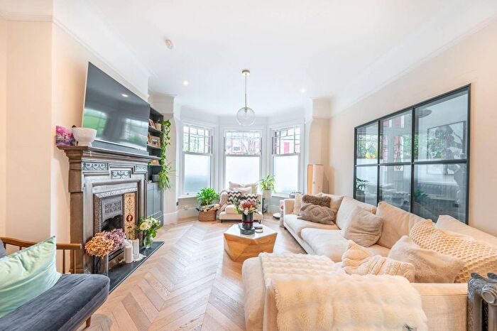 4 Bedroom Property To Rent In Normanby Road, Dollis Hill, London, NW10