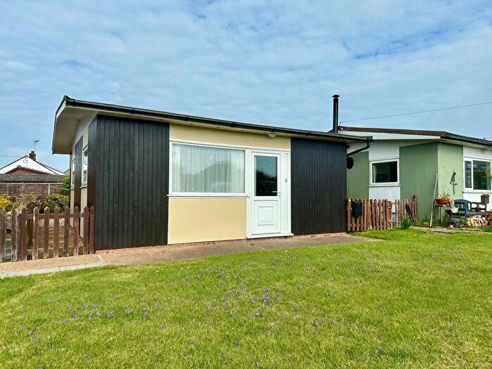 2 Bedroom Park Home For Sale In New Zealand Way, Norwich, NR12