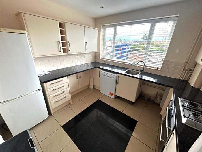 1 Bedroom Flat To Rent In Moor Lane, Upminster, RM14