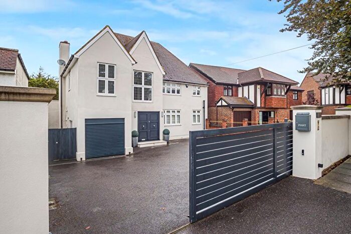 4 Bedroom Detached House For Sale In The Close, Wilmington, DA2