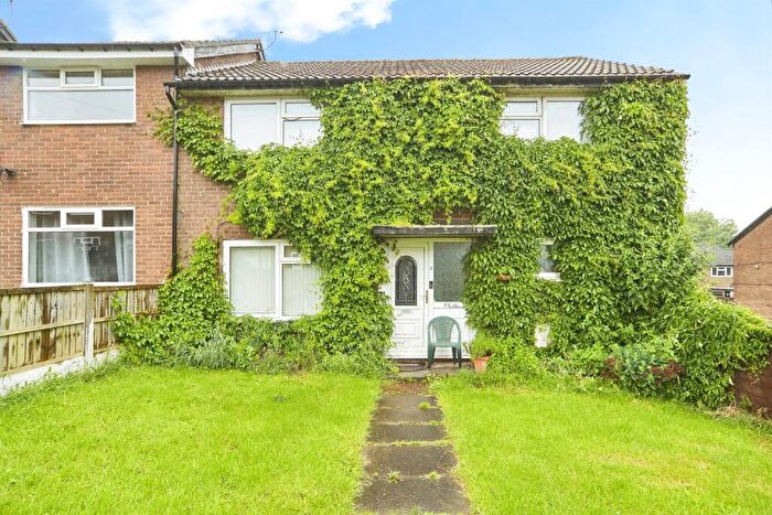 4 Bedroom End Of Terrace House For Sale In Butterbowl Grove, Leeds, LS12