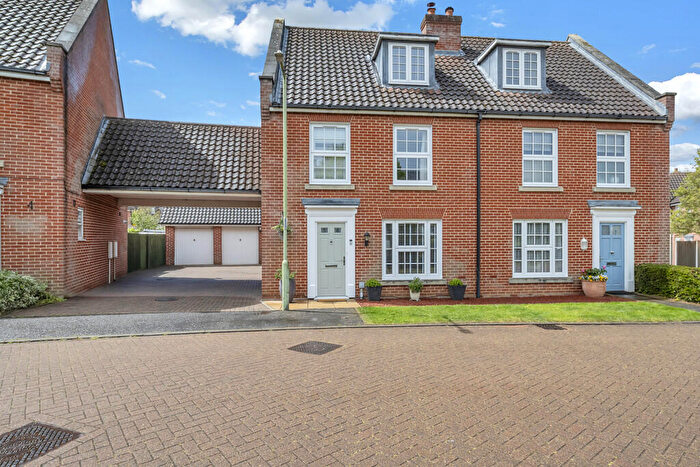 3 Bedroom Semi-Detached House For Sale In Daisy Avenue, Bury St. Edmunds, IP32