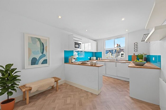 3 Bedroom Flat To Rent In Lower Richmond Road, West Putney, SW15