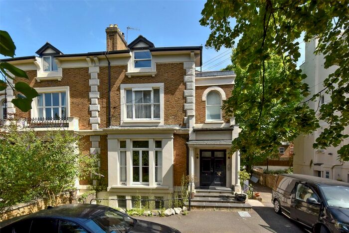 1 Bedroom Flat To Rent In Osborne Road, Windsor, Berkshire, SL4