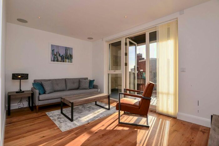 2 Bedroom Flat To Rent In Wornington Road, North Kensington, London, W10