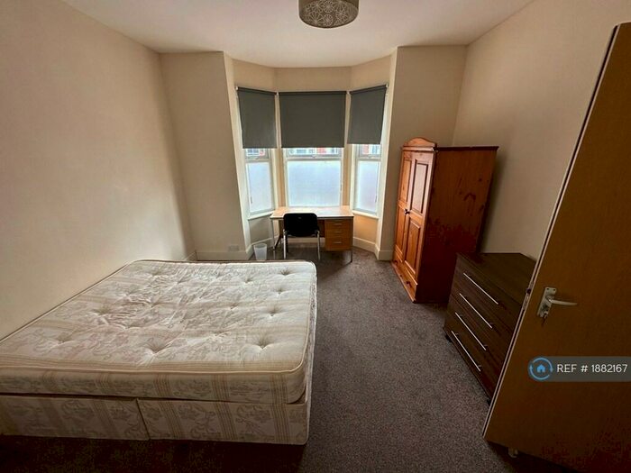 5 Bedroom Terraced House To Rent In Donnington Road, Reading, RG1