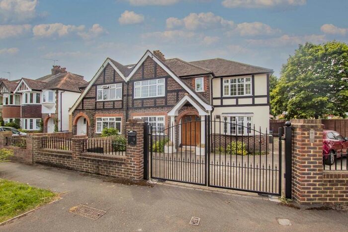 4 Bedroom Property To Rent In Hampton Court Avenue, East Molesey, KT8