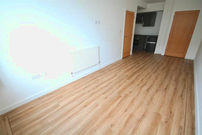 2 Bedroom Flat To Rent In Arundel House, Arundel Street, Portsmouth, PO1