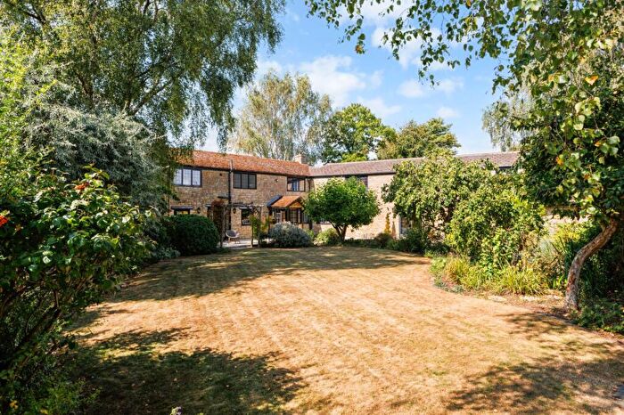 5 Bedroom Detached House For Sale In Kirtlington Road, Upper Heyford, Bicester, OX25