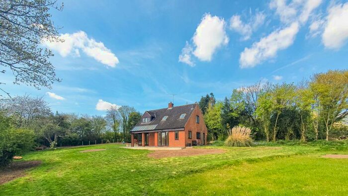 3 Bedroom Detached House To Rent In Springle Lane, Hailey, SG13