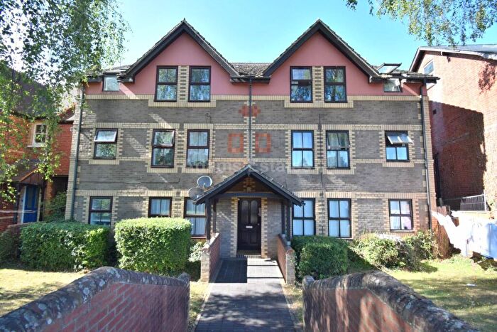 2 Bedroom Flat For Sale In Walkers Place, Reading, RG30