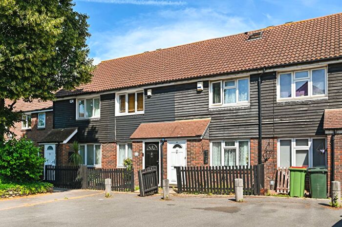 3 Bedroom Terraced House For Sale In Chardwell Close, London, E6