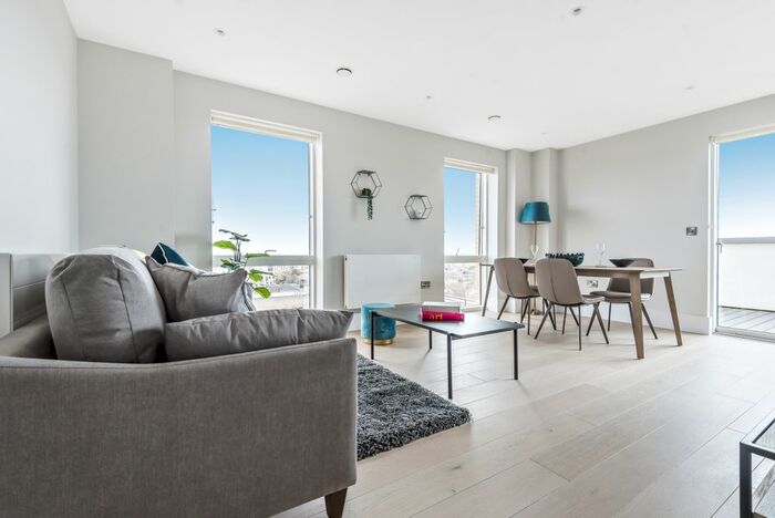 1 Bedroom Flat To Rent In North Drive, Hounslow TW3