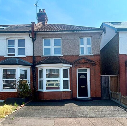 2 Bedroom Semi-Detached House To Rent In Garbutt Road, Upminster, RM14