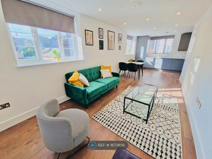 2 Bedroom Flat To Rent In Wandsworth Road, London, SW8