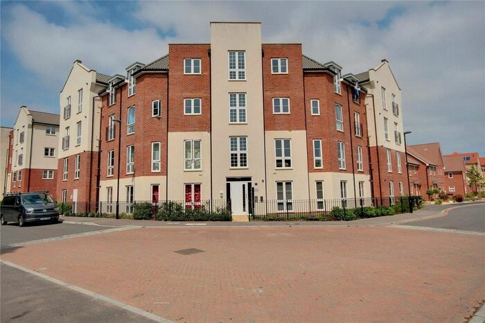 2 Bedroom Flat To Rent In Cambrian Way, Worthing, West Sussex, BN13
