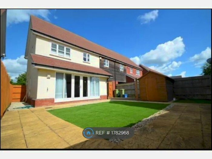 3 Bedroom Semi-Detached House To Rent In Far Holme, Middleton, Milton Keynes, MK10