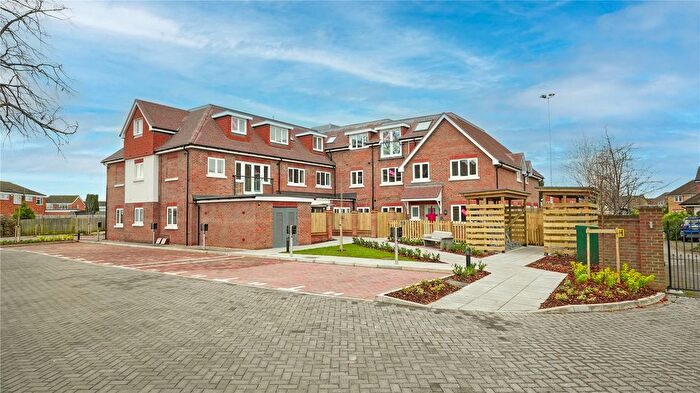 2 Bedroom Flat For Sale In Walton Road, West Molesey, KT8