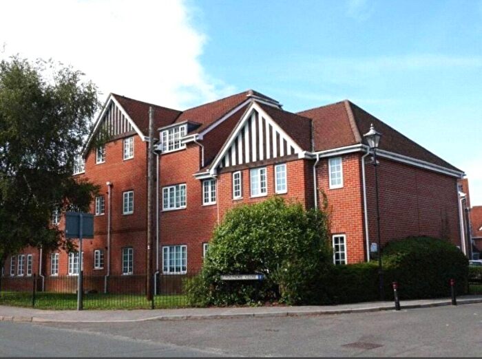 2 Bedroom Flat To Rent In London Road, Hook, Hampshire, RG27