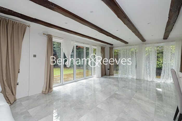 5 Bedroom Detached House To Rent In Swakeleys Road, Uxbridge, UB10