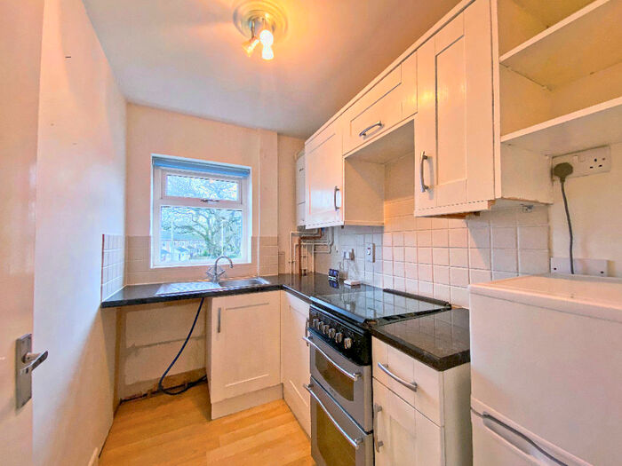 1 Bedroom Apartment To Rent In New Barn Close, GU51