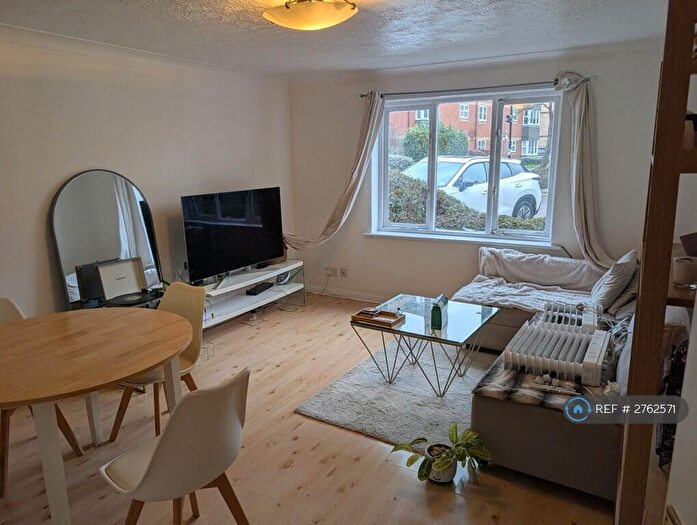 2 Bedroom Flat To Rent In Rossetti Road, London, SE16